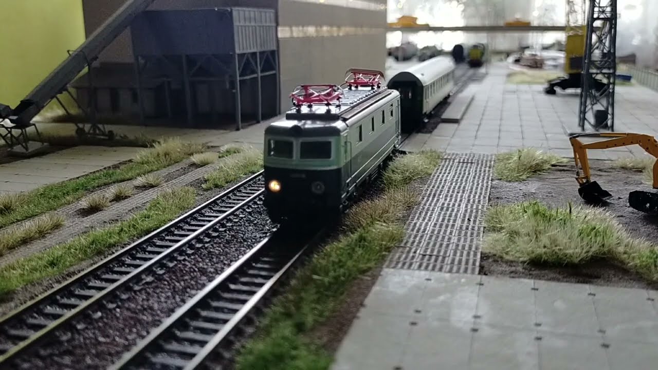 EU05 PKP w wielkości TT. Polskie światła manewrowe. Programowanie dekodera.