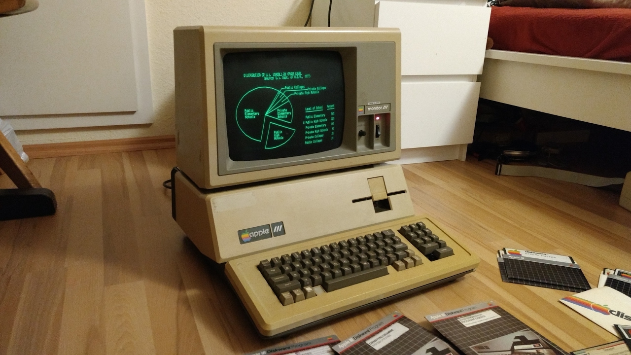 Apple III - kurzer Testlauf & Blick ins Gehäuse - quick demonstration & look inside