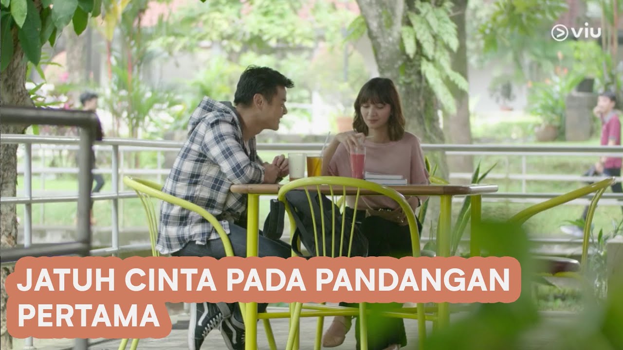 Dion Wiyoko Jatuh Cinta Pada Pandangan Pertama Sama Sheila Dara | Sunshine | Viu Originals