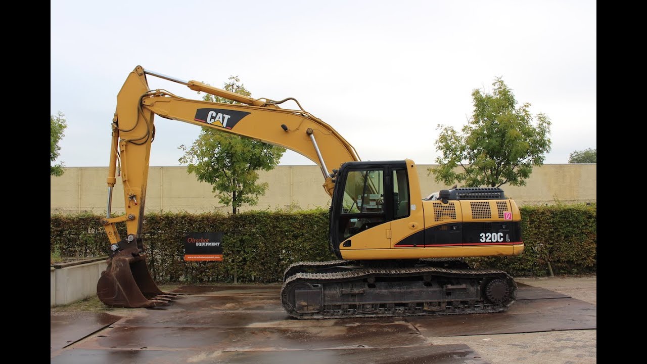 Digger Caterpillar 320CL working and demonstrating