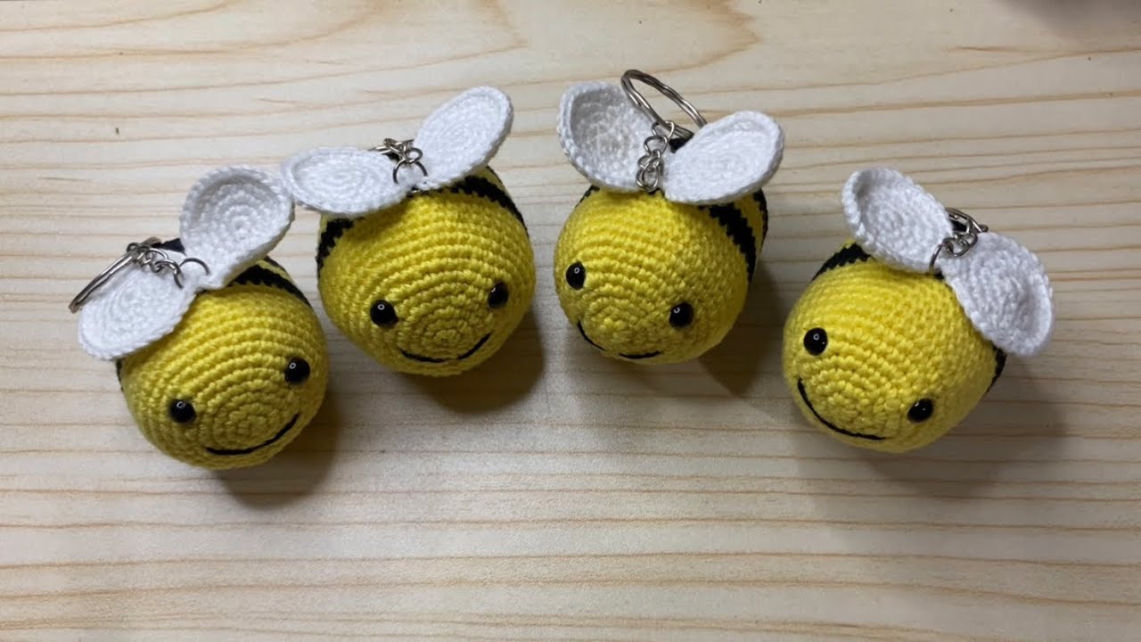 Gantungan Kunci Rajut / Amigurumi Lebah