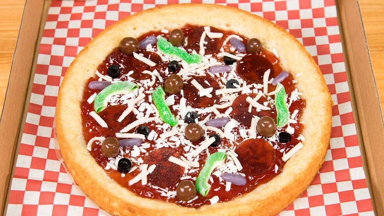 Pizza Cake (Five Nights at Freddy's Cake) from Cookies Cupcakes and Cardio