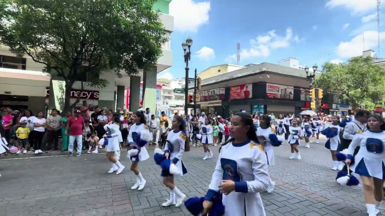 Desfile por las fiestas Julianas de la ciudad de Guayaquil a&ntilde;o 2023
