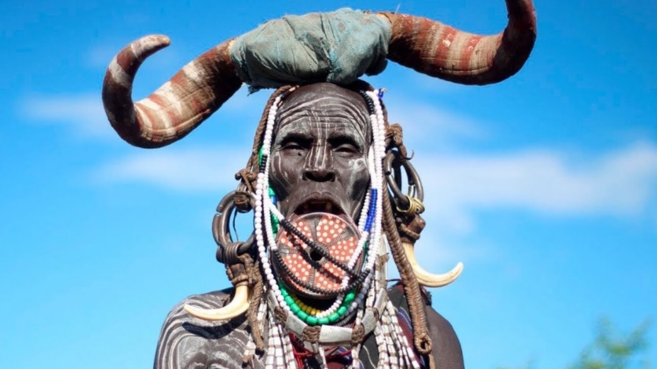 &laquo;Жрицы Смерти&raquo;: как живет самый опасный в мире племя мурси