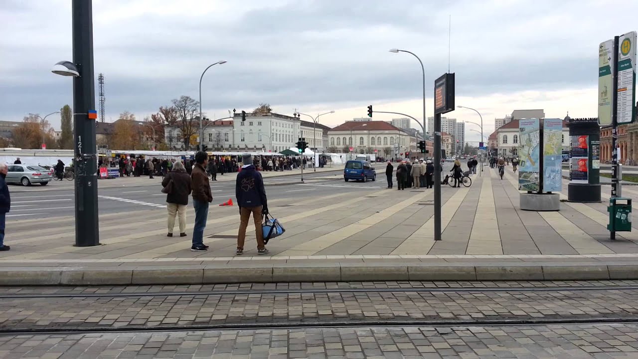 Notarzt der Johanniter Berlin auf Einsatzfahrt in Potsdam