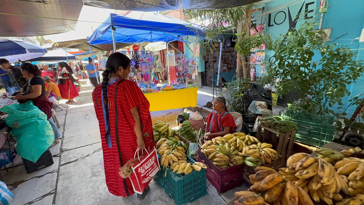 Día de plaza en Santiago Juxtlahuaca región de la mixteca oaxaqueña 