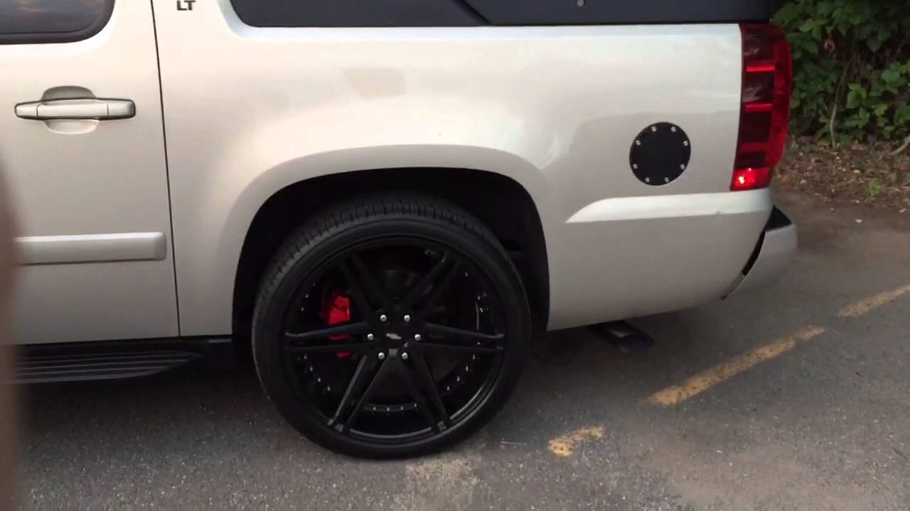 07 Chevy Avalanche LT with 24's, 2 inch leveling kit, Rockford Fosgate sound system, Flowmasters....