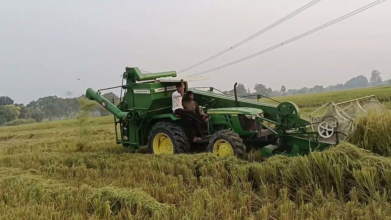 धन कटाई का सबसे अच्छा हार्वेस्टर II 2 feet पानी में भी आसनी से करता है कटाई #harvester #farming 