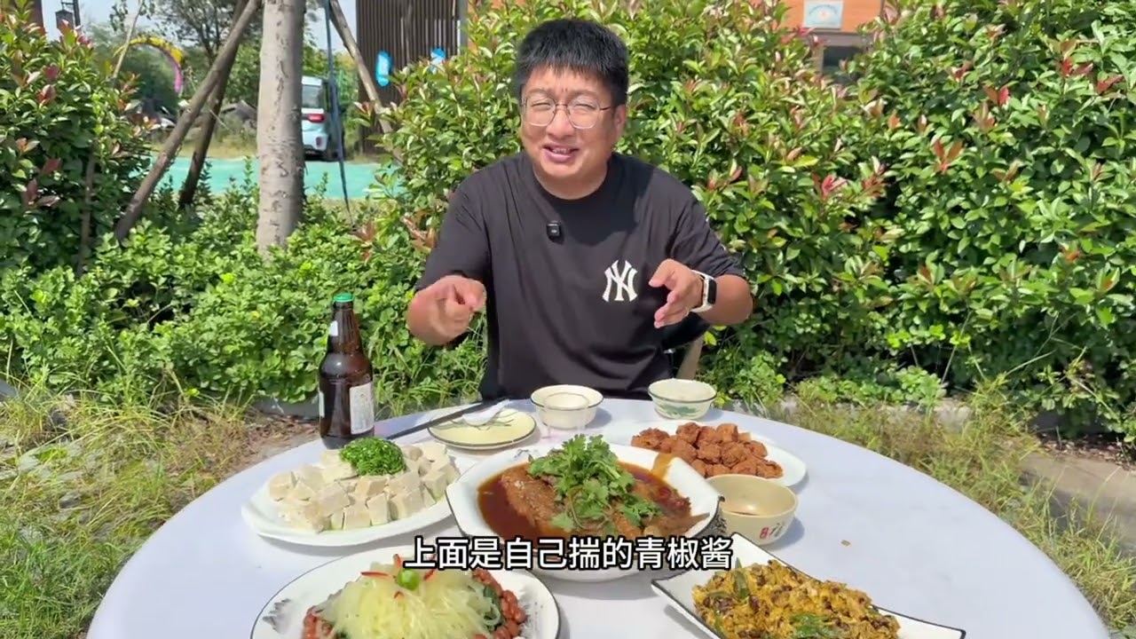 Where did Mr Mai go to eat on