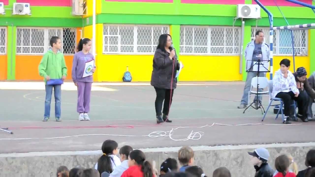 אייל גולן ומקהלת ילדי יגאל אלון בת ים חלק א