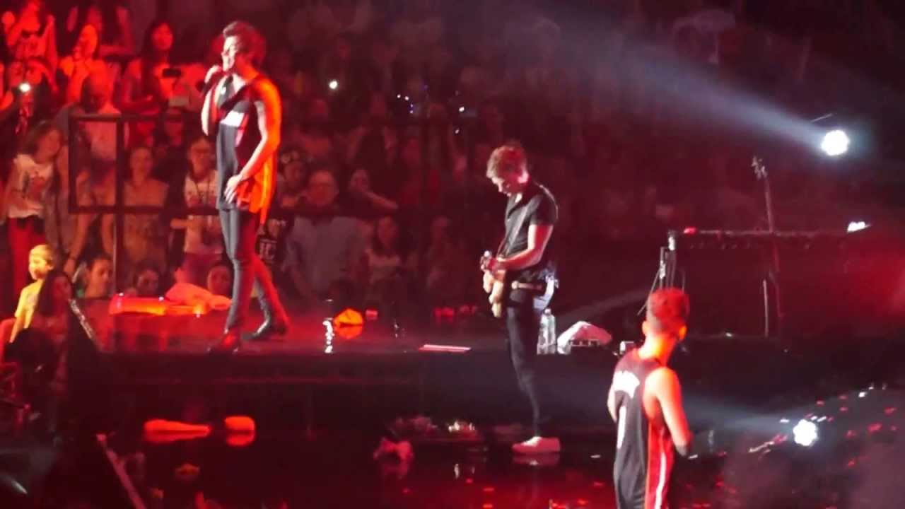 One Direction - What Makes You Beautiful in Miami (6/14/13)