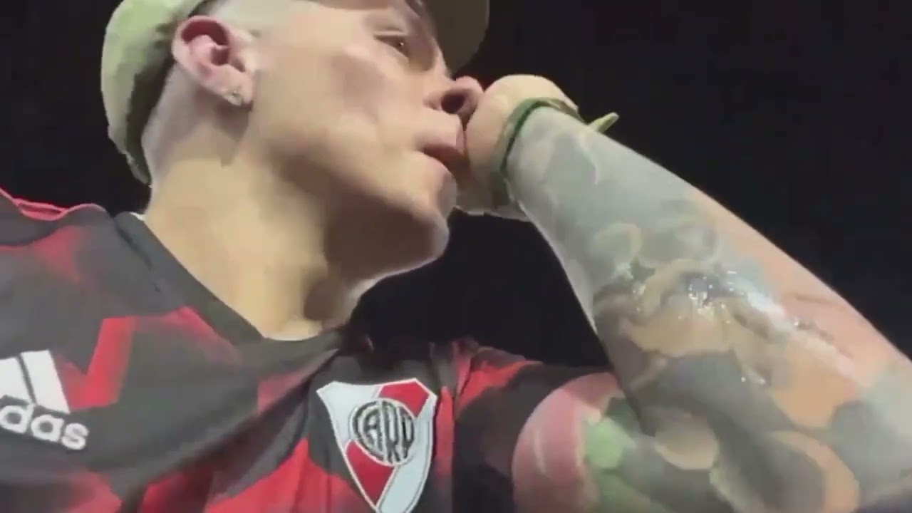ECKO SE LE FUE A LAS MANOS A EZE LESCANO EN PLENO PARTIDO DE FUTBOL