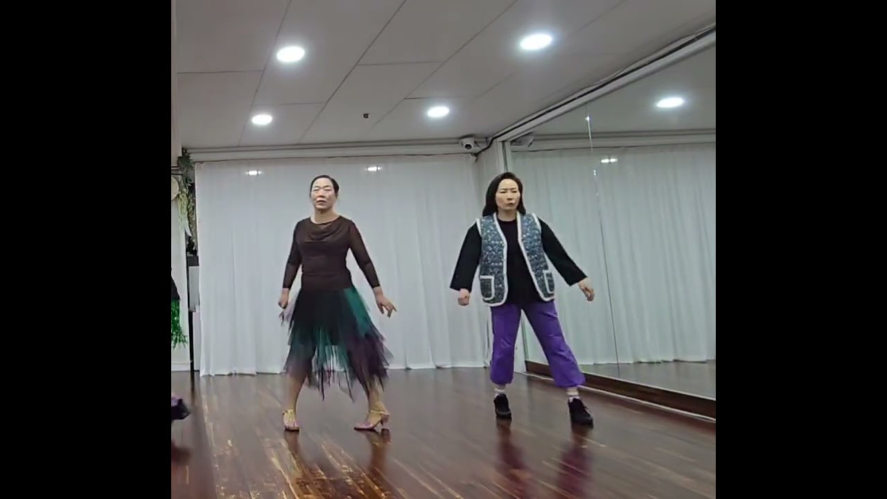 오늘 미리 라인댄스 연습중. 쌤 영상 찍을때.멋지게 찍기위해...