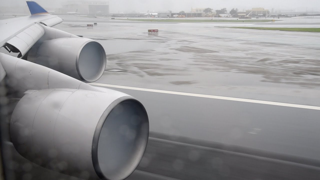 United 747 Overcast Takeoff/Landing - BusinessFirst (SFO-ORD)