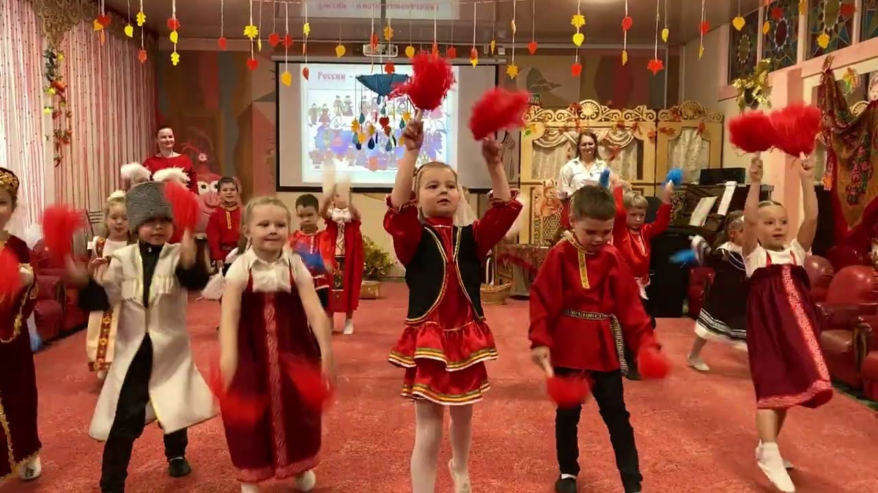 Танец с помпонами 