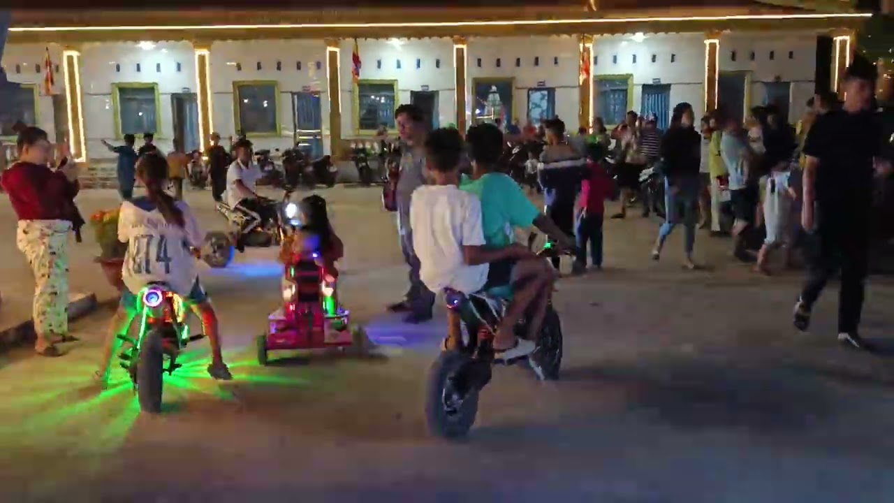 Màn bắn pháo hoa đêm Mùng 2 Tết tại Chùa Sóc Ven Mới ngày hội Đua Ghe Ngo Mini lần 2 - 2026