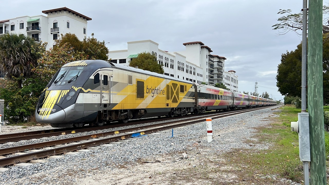 9 Brightlines and FEC in Boca Raton + Amtrak 40 and Tri-Rail