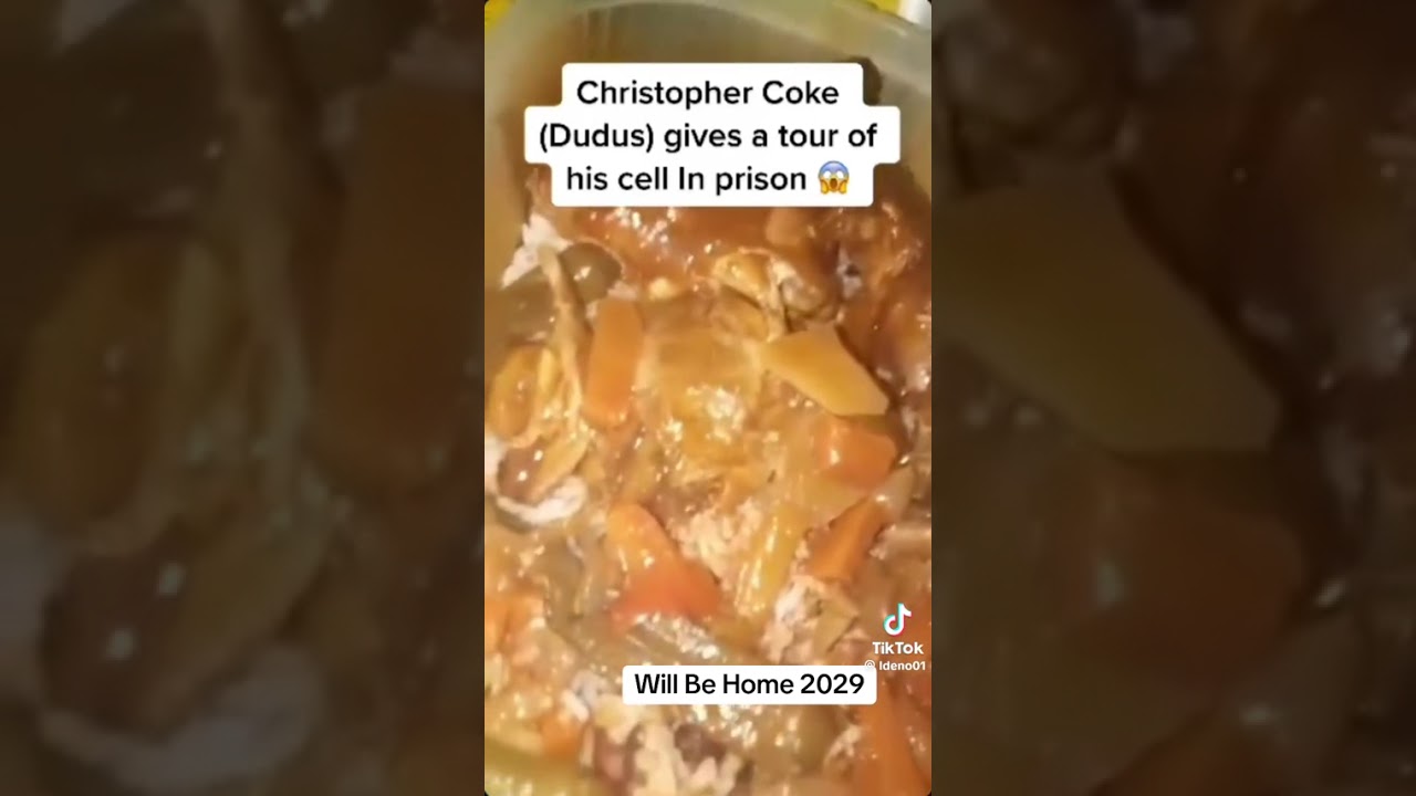 (DUDUS) Christopher Coke give a room tour of his cell👀