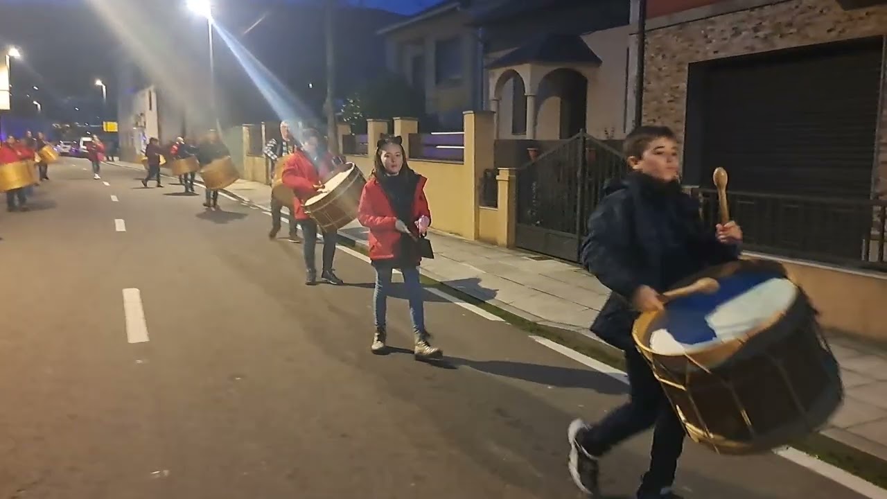 Folión Os Viticultores de Vilamartín en  el Desfile de Petín