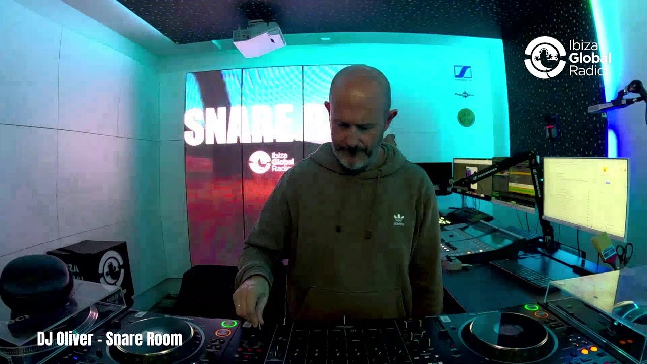 DJ Oliver - Snare Room