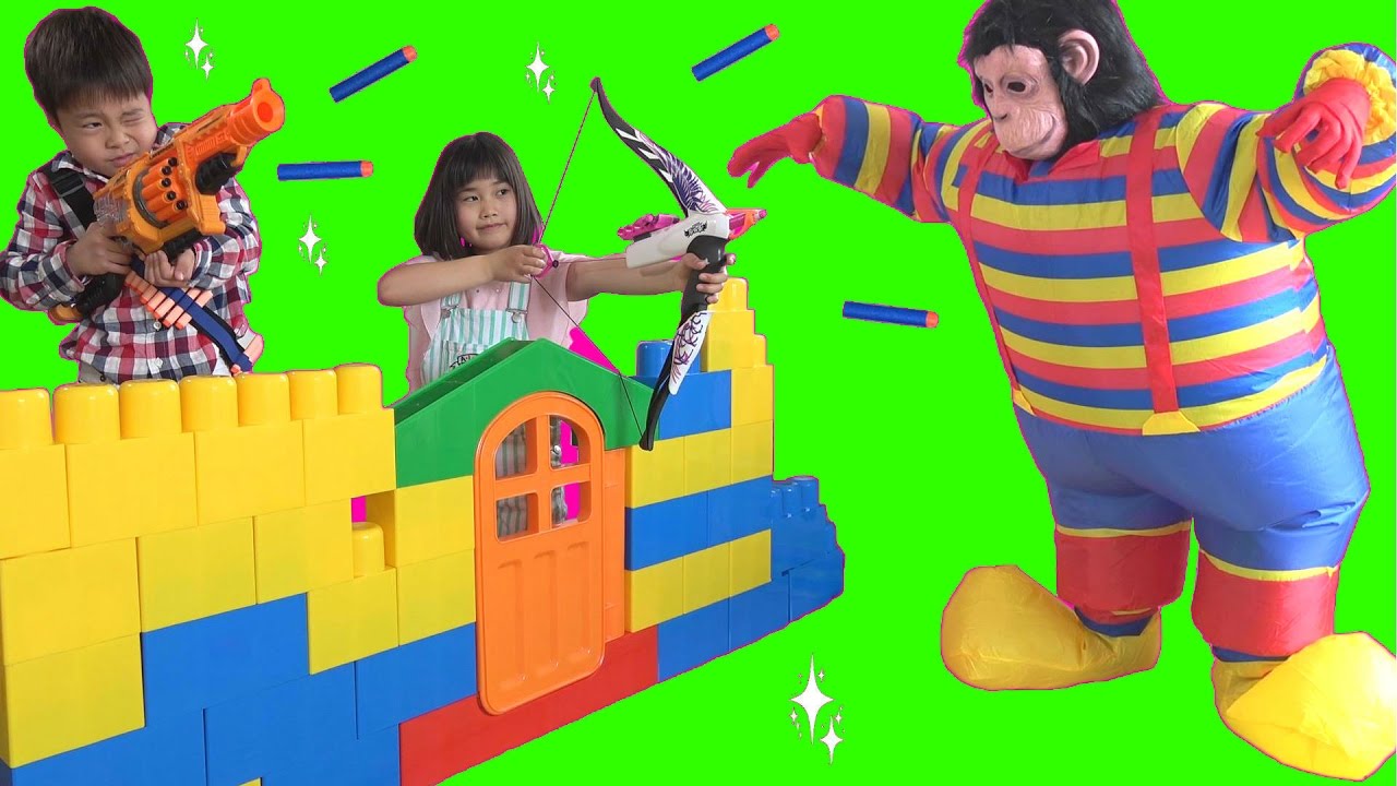 カワイイ弓矢で遊んだよ♫ イタズラおさるが乱入!!?衝撃のおさるの正体は・・・!!!?