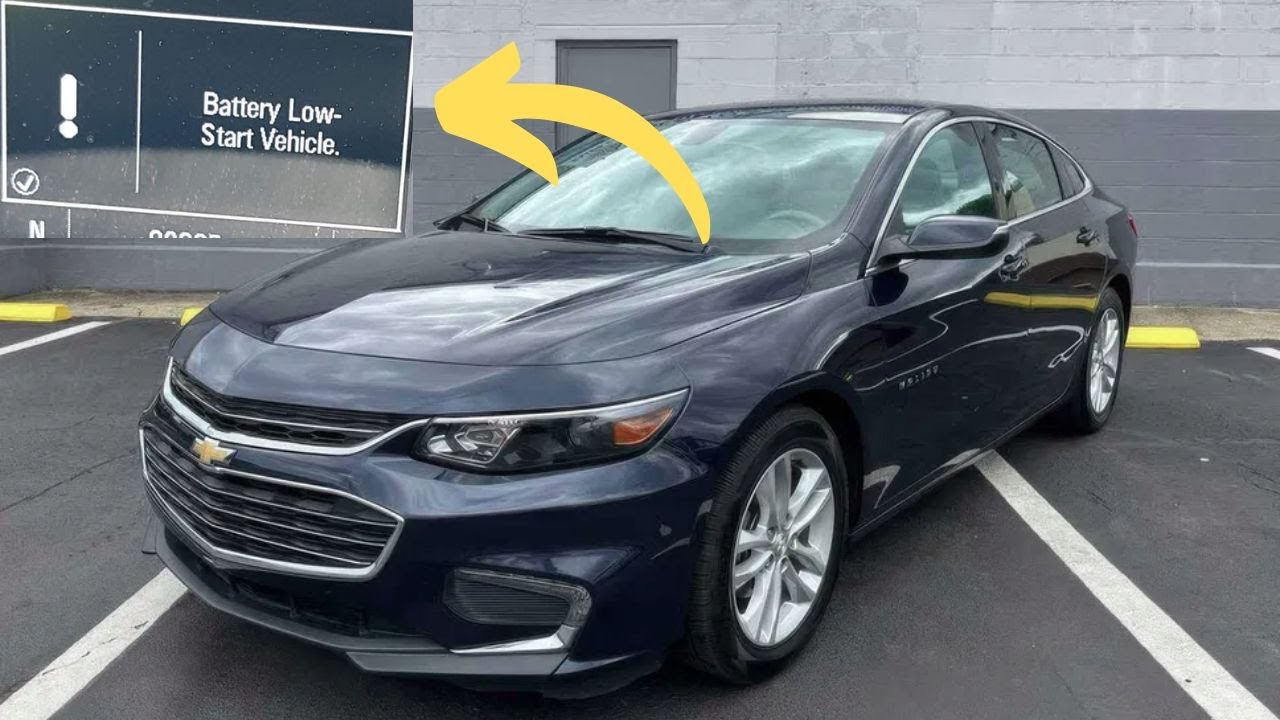 Предупреждение «Низкий заряд батареи, запустите автомобиль» в Chevrolet Malibu.