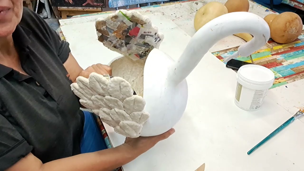 como fazer assa de cisne de papel mache 🙂