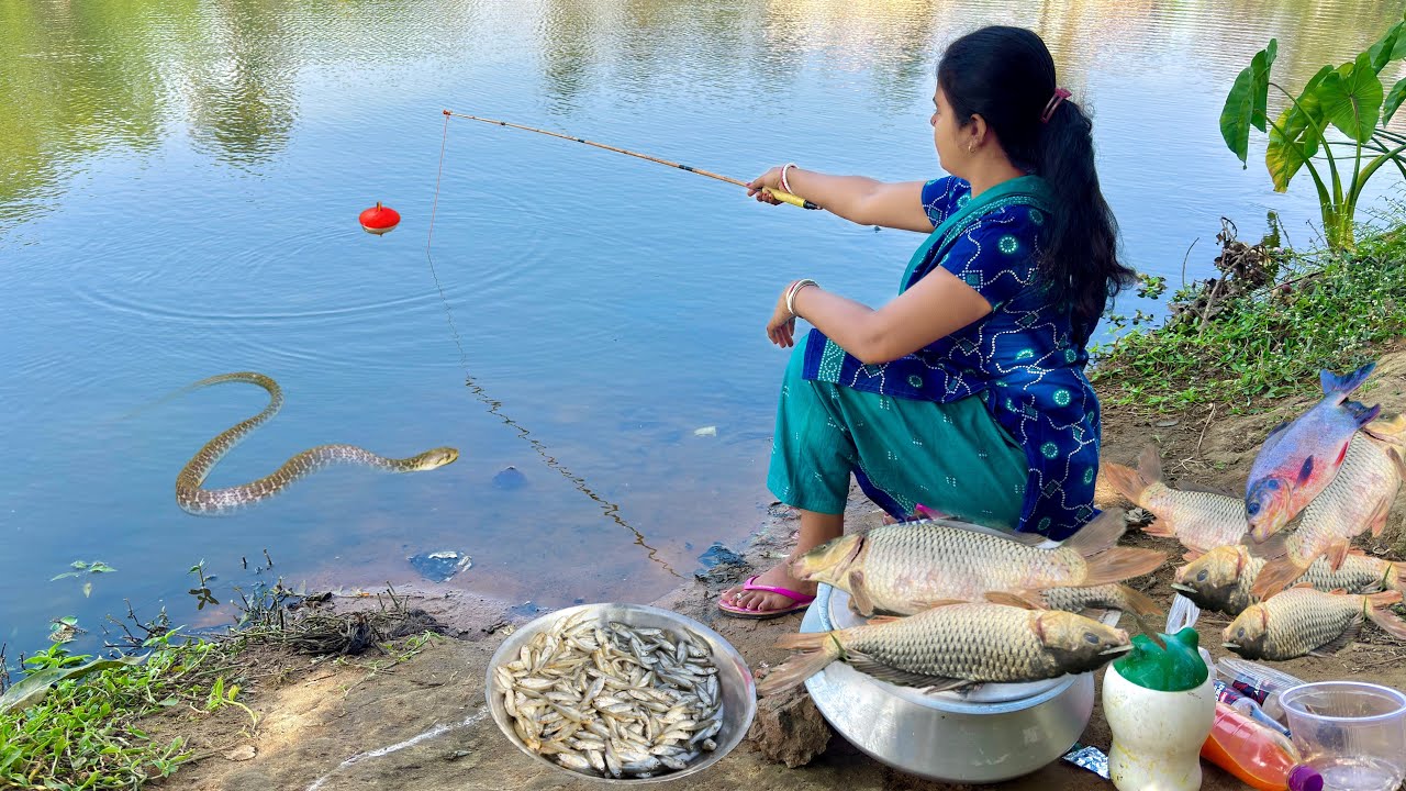 Unique Fishing Video🎣🎣|| Beautiful cute lady fishing in the pond with hook | Snake pond hook fishing