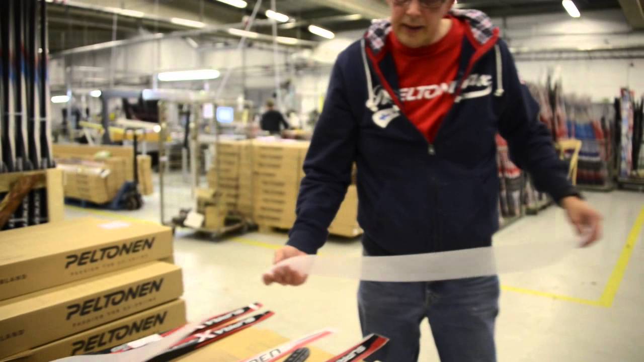 Tältä näyttää suksen valmistus Peltonen-tehtaalla