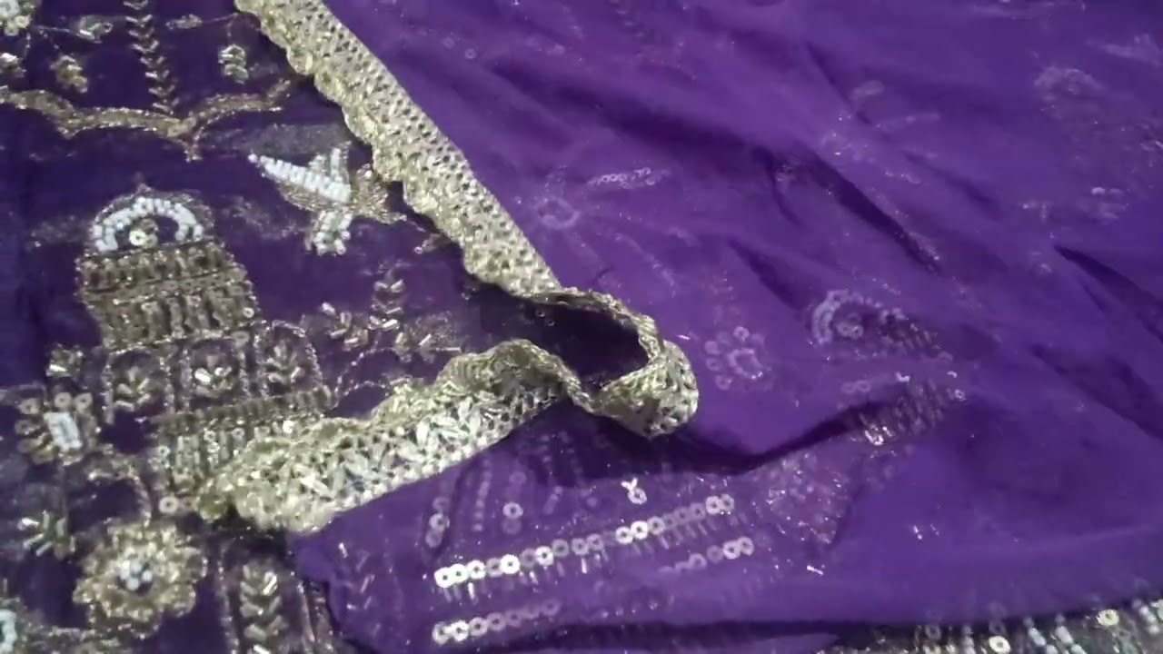 New sabhyasanchi design 💚💜