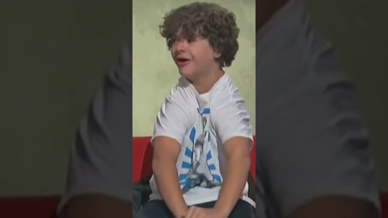 DUSTIN FROM STRANGER THINGS WITHOUT A COLLAR BONE (Gaten Matarazzo)