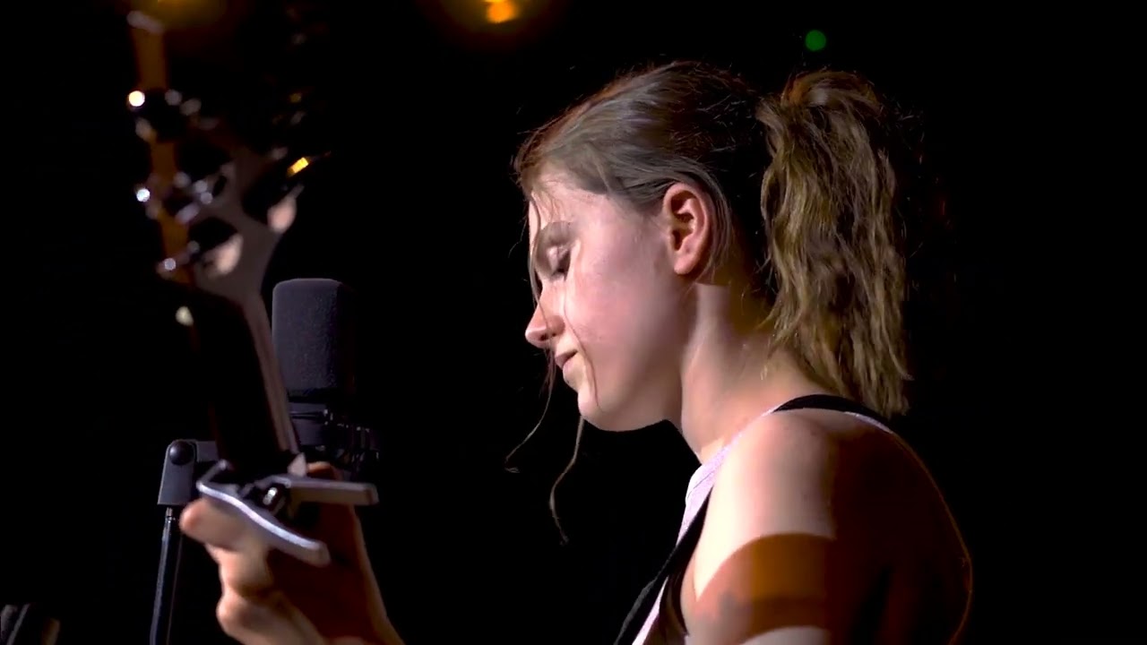 Saviour- Poppy Serenity - Acoustic Live Session