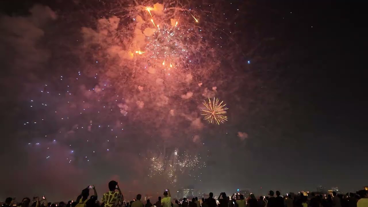 Fireworks display every 9:30pm daily in Dubai Creek, Deira during this Ramadan season.