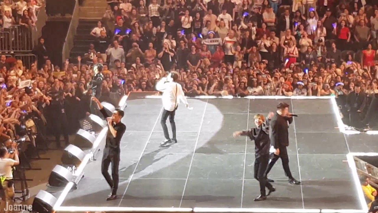 180623 KCON NY Super Junior - Miracle - Eunhyuk dropped his mic kkk