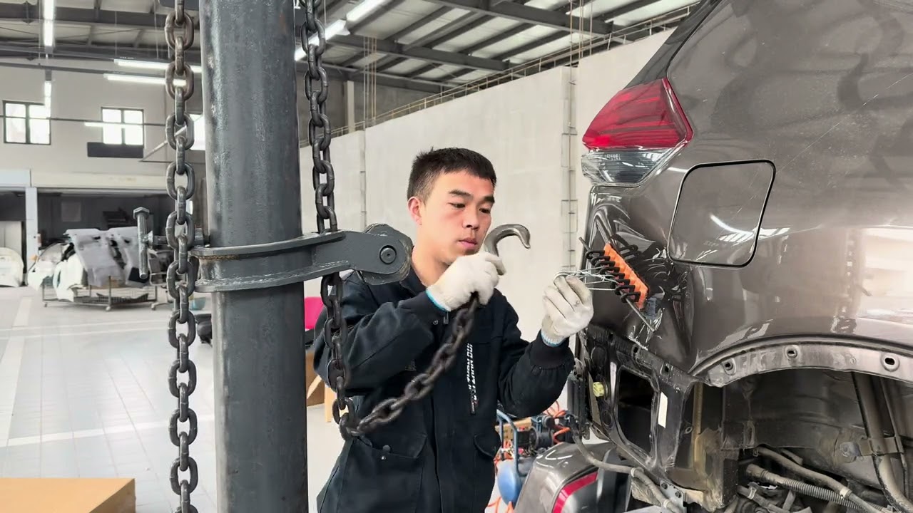 The whole process of repairing the right side of the accident of a Nissan SUV