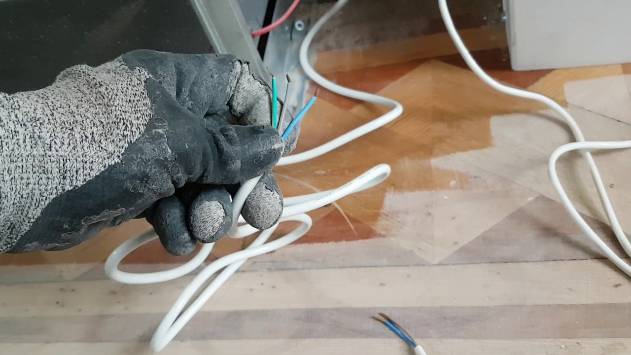 Conexión eléctrica split de suelo con bomba