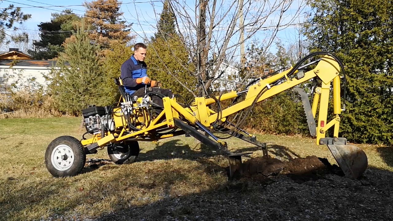 Towable Backhoe with Hydraulic Thumb