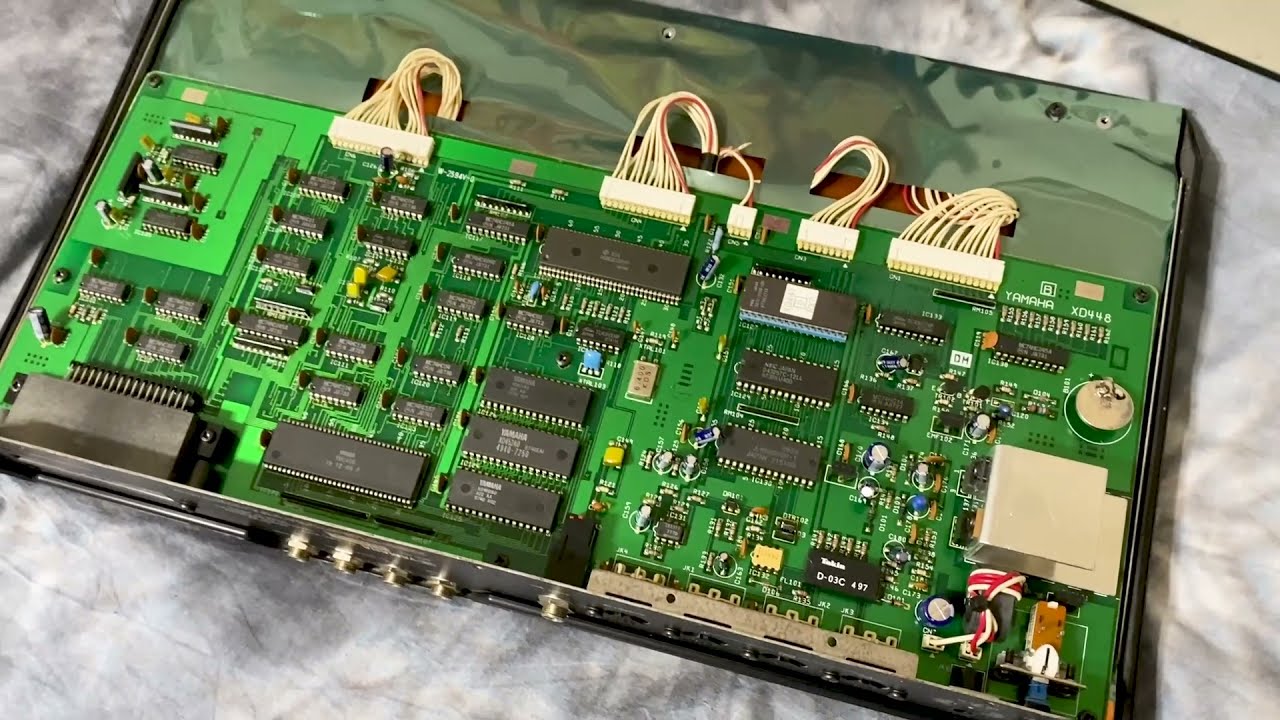 Замените батарею в цифровом ритм-программаторе Yamaha RX7 и выполните сброс настроек к заводским.
