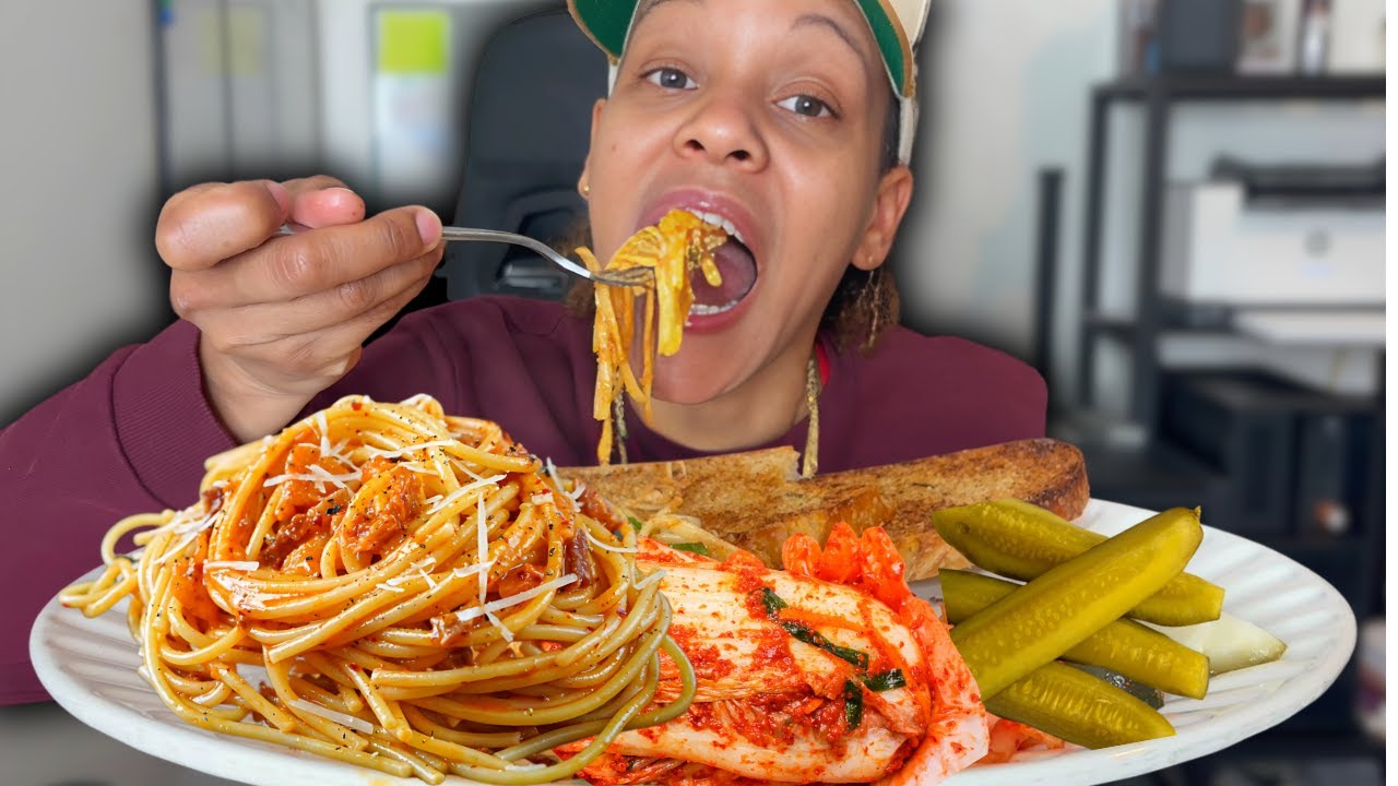 Homemade Kimchi Bacon Spaghetti Mukbang