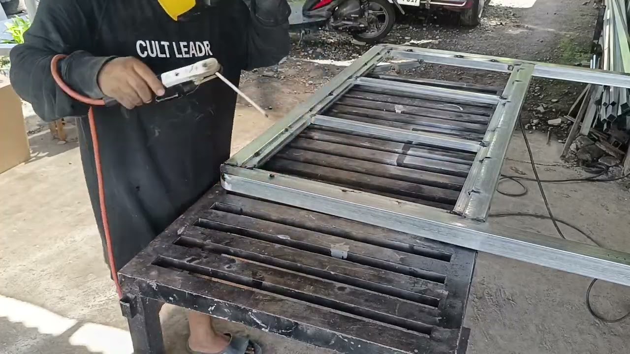 Uncut video, headboard welding 
