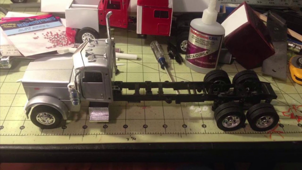 Custom Peterbilt 389 1:32 scale model truck LPO Scale Custom Trucks