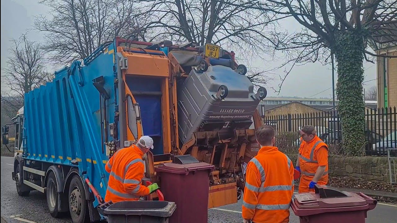 NEDDC Dennis Elite 6 Bin lorry on Mixed Recycling, JFJ