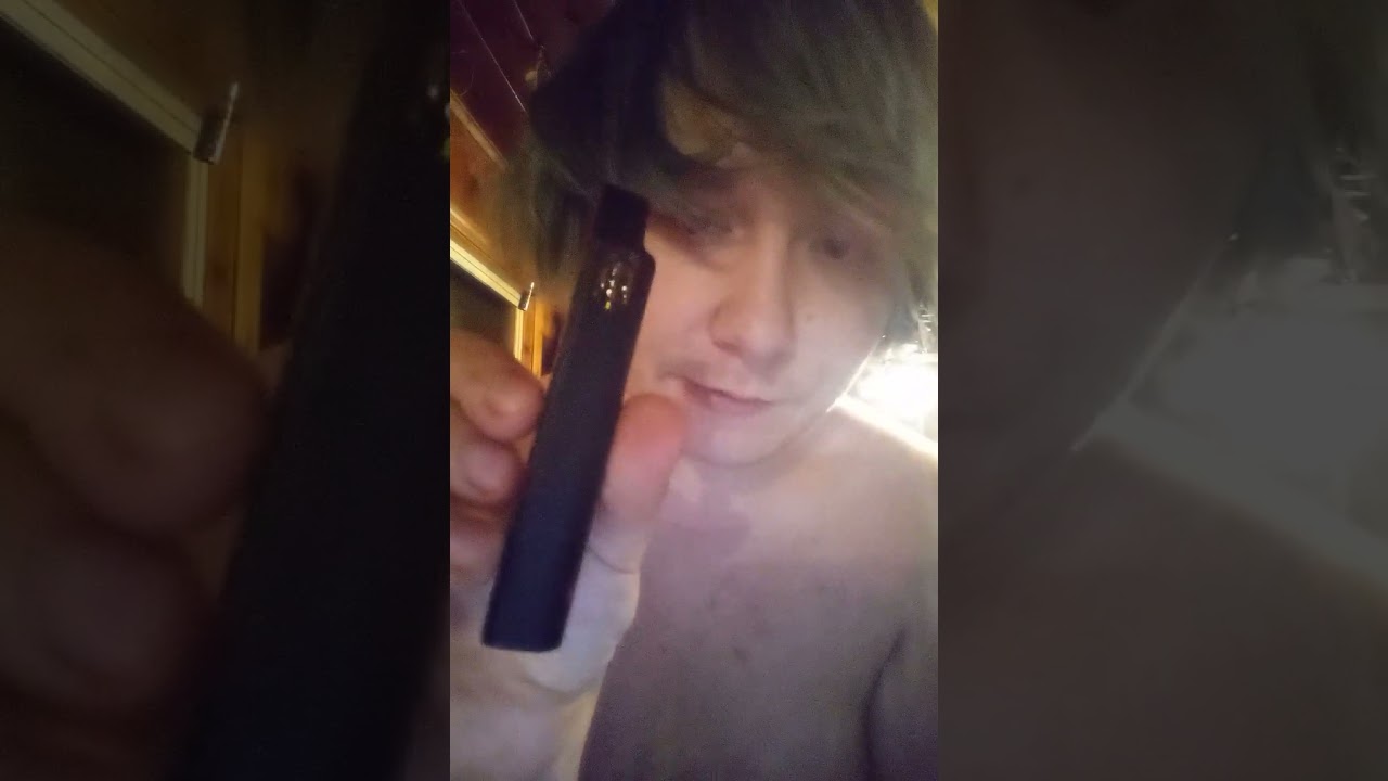 Reviewing my breeze pro Cherry lemon , strawberry mint  disposable