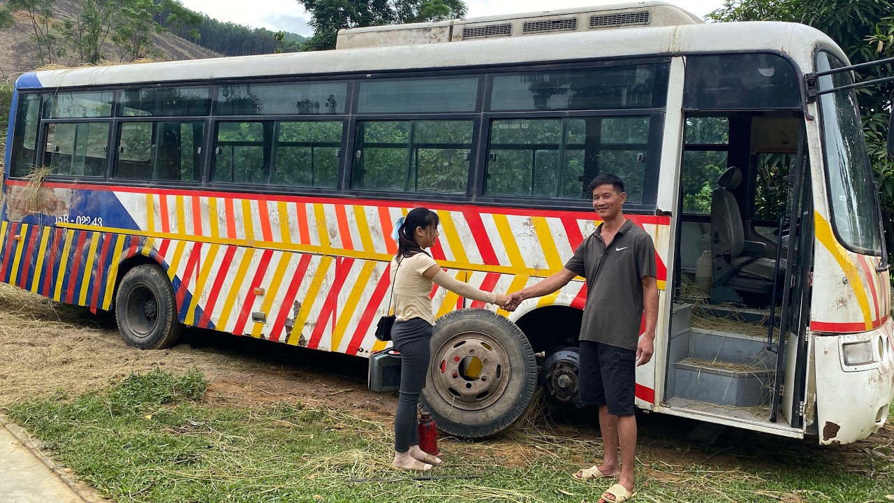 Full video showing Ly Tieu Na restoring damaged cars.