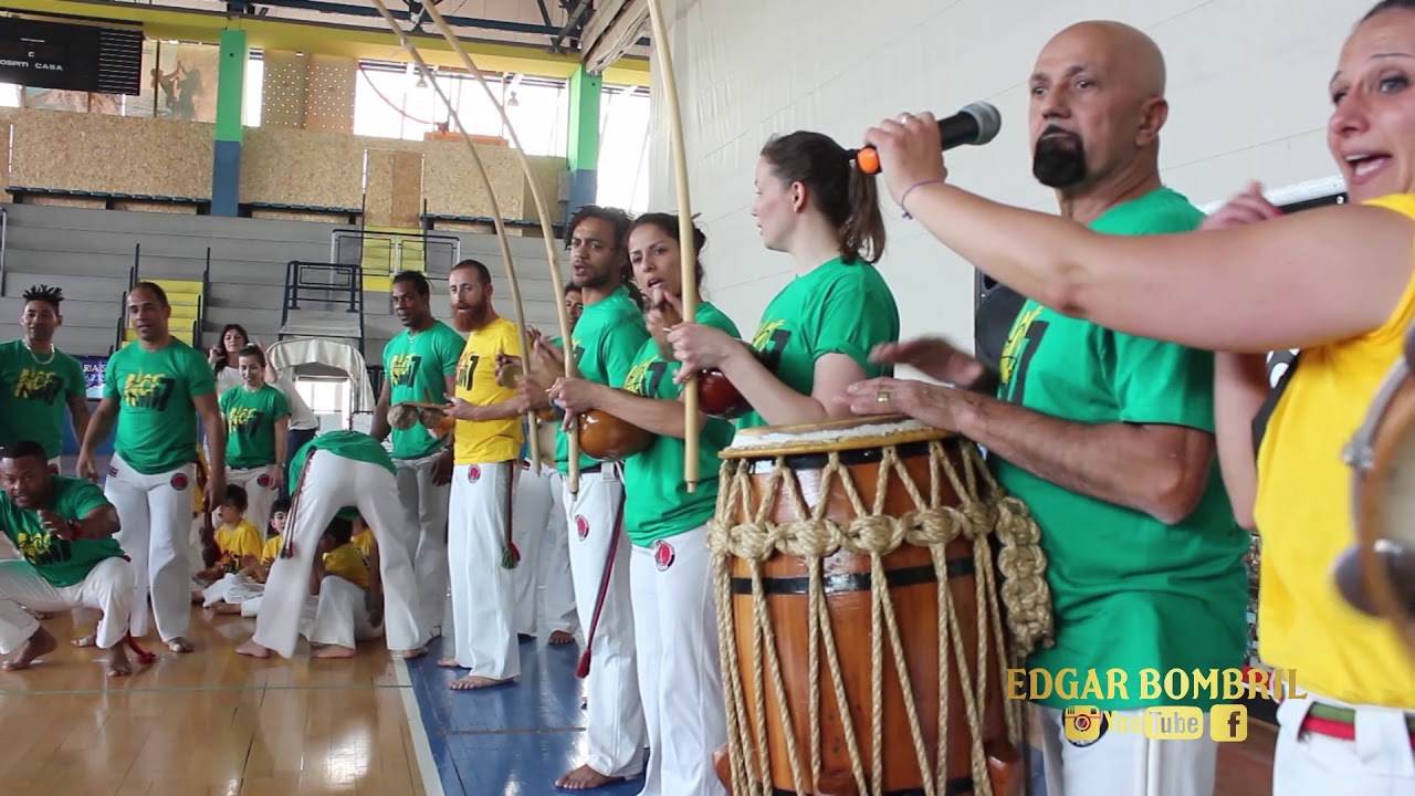 Capoeira Muzenza MESTRE BURGUES cantado