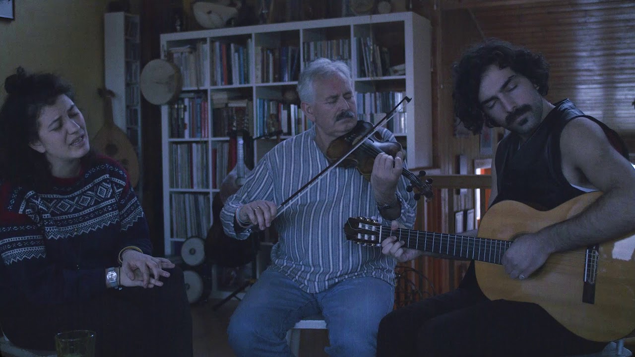 Quarantine family sessions -  Ta Isiha Vradia, Arleta › Home Sessions (LIVE MUSIC)