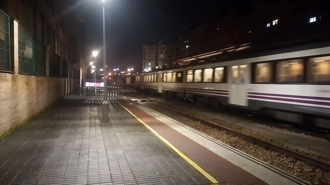 REX UT 440-236 destino Ponferrada entrando en la estación de Ponferrada 