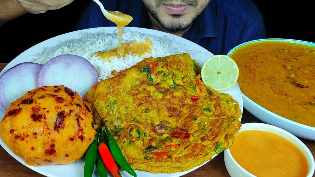 EATING DAL, SPICY ALU BHORTA, OMELET, GHEE, CHILI, ONION WITH RICE | COMFORT FOOD | EATING SOUNDS