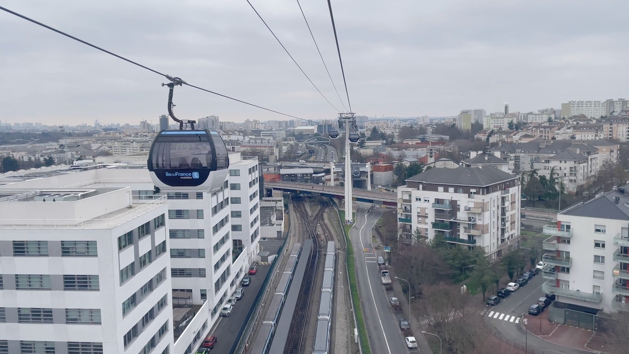 Un téléphérique dans la banlieue parisienne