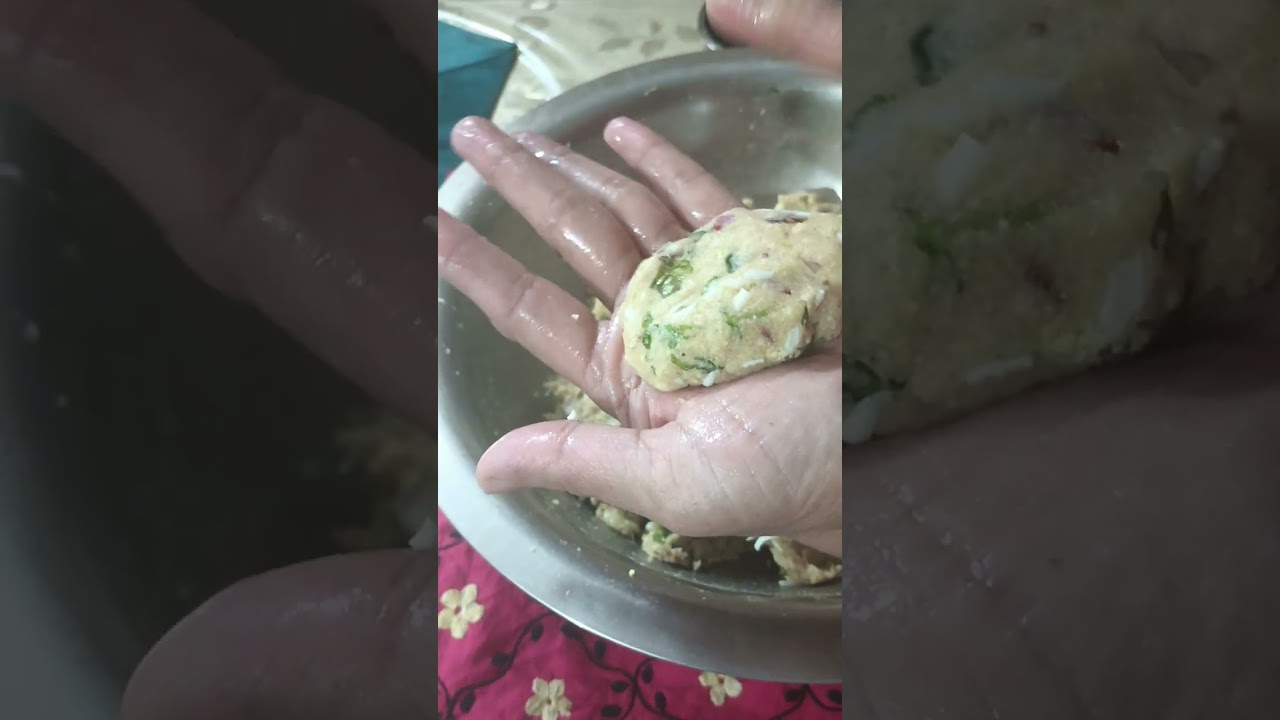 রমযান উপলক্ষে দুটো রেসিপি শেয়ার করলাম। একটি হলো আলু ও ডিমের কাটলেট এবং অন্যটি হলো চিজি পটেটো বল। 
